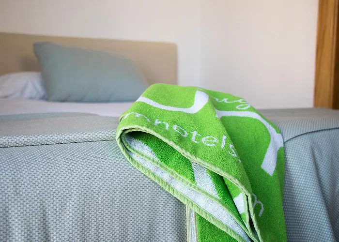 Houm Nets - Adults Only 2*