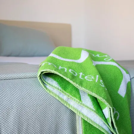 Houm Nets - Adults Only 2*